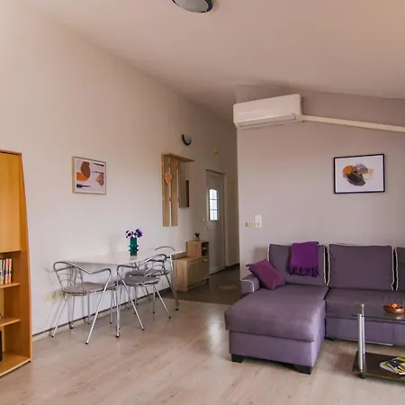 Jacqueline Apartment